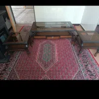 سه عدد میز عسلی‌و۱۴عدد روی بالش