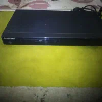 یک دستگاه دی وی دی