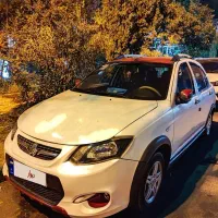 کوییک R سفید قرمز