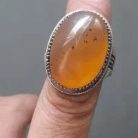 انگشترعقیق یمنی شن دار دُرشت تراش عبدالرزاقی