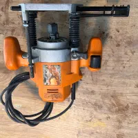 اورفرز aeg rt1350 فارسی‌ بر رونیکس ۵۰۲۵ رنده برقی