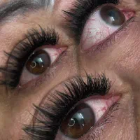 کاشت و اکستنشن و لیفت مژه و ابرو تتو بدن و صورت