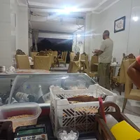 خانم کار در اشپز خانه رستوران