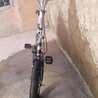 چرخ|دوچرخه، اسکیت، اسکوتر|صحنه, |دیوار