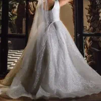 لباس عروس جذاب با تور پشت سر