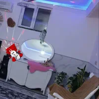 یک عدد میزکنسول وآیینه