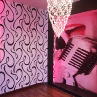 فروش و نصاب حرفه ای پوستر و کاغذ دیواری