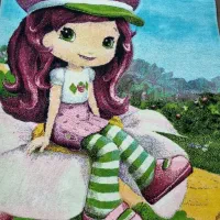 فرش کودک دختر توت فرنگی
