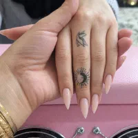 کاشت ناخن و ژلیش ۳۰۰