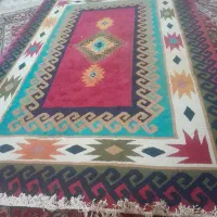 فرش خوشرنگ و تمیز