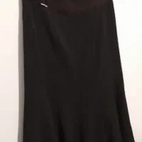 دامن زنانه ترک دار کلوش....رنگ‌مشکی وتمیز