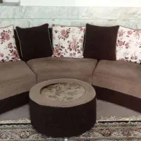 مبل و ساعت ایستاده