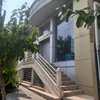 راننده با ماشین