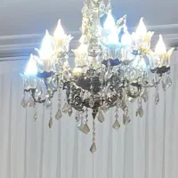 یک عدد لوستر برنز در حد نو ۱۲ عدد لامپ میخوره