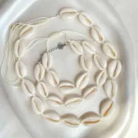 گردنبند و دستبند صدفی
