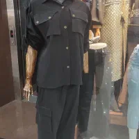 تعدادی مانکن پا و ایستاده