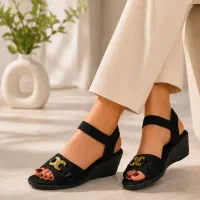 صندل زنانه پاشنه دار با طراحی ظریف/×