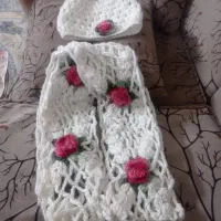 کلاه بافت با گل برجسته