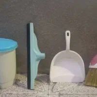خاکنداز و سطل زباله و جارو دستی و تی آب جمع کن