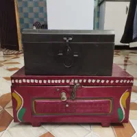 دوصندوقچه مقاوم و محکم و یک عدد شلوار مشاوره شیک