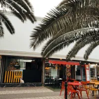 نیروی کار فست فود خانم و آقا