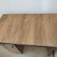 میز تحریر وکامپیوتر