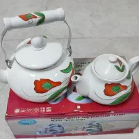 کتری و قوری ست نو با جعبه|قوری، کتری، قهوهساز دستی|رشت, حومه رشت|دیوار