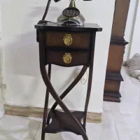 تلفن و میز تلفن