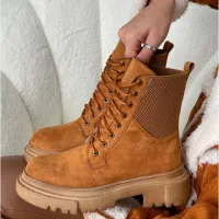 ۳۰ جفت پوتین فقط جفتی ۴۰۰