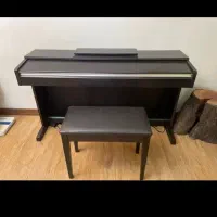 پیانو یاماها ydp 142 با اداپتور و‌صندلی