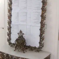 آینه و کنسول و ساعت و شمعدان