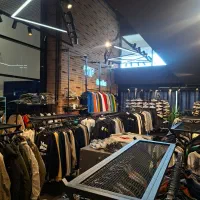 فروشنده برای فروشگاه پوشاک مردانه