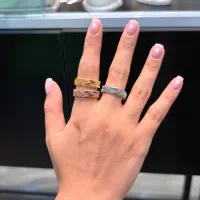 انگشتر کشی با نمای بالا و وزن پایین فری سایز