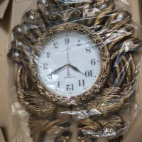 ساعت دیواری و پاف