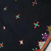 دو دست لباس دست دوز و یک شال پلیواری