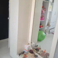 اینه آرایشی و همراه با کلی قفسه|مبلمان خانگی و میز عسلی|اصفهان, باغ دریاچه|دیوار