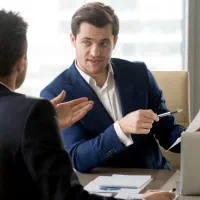 مشاوره اقتصادی کسب‌وکار شما توسط دکتر ناظران