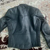 کاپشن چرم|لباس|قم, ولیعصر|دیوار