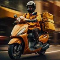 پیک موتوری در فروشگاه افق کوروش