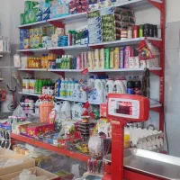 اجناس مغازه با قیمت مناسب بفروش می‌رسد