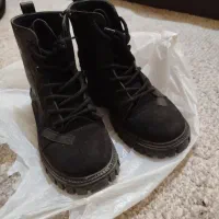 پوتین.کتونی.کیف کوله.هودی.شال کلاهو‌پافر و کت فوتر