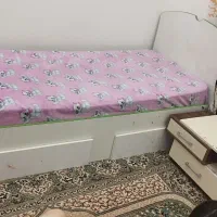 تخت خواب یک نفره وپاتختی