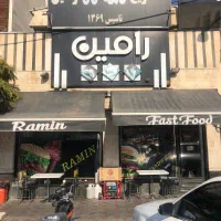 همکار در ساندویچی