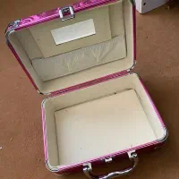 جعبه|آرایشگاه و سالن‌های زیبایی|سیرجان, |دیوار