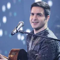 ردیف جلو کنسرت محسن یگانه