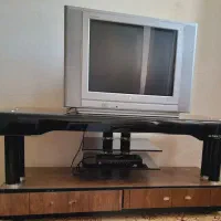 تلویزیون و بقیه وسایل که در تصویر هستند