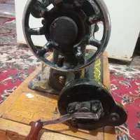 چرخ خیاطی  قدیمی نیاز به تعمیر