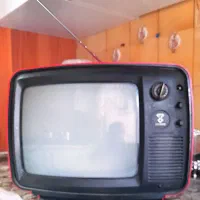 دو عدد تلویزیون روشن