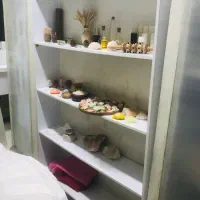 دکور چوبی طبقه بندی با تابلو ارایشگاهی و..|آرایشگاه و سالن‌های زیبایی|اهواز, کیانپارس |دیوار
