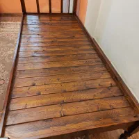 تخت خواب یک نفره چوبی در حد بسیار نو